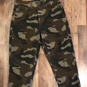 American Eagle Camo Corduroy “Mom Jean” size 6